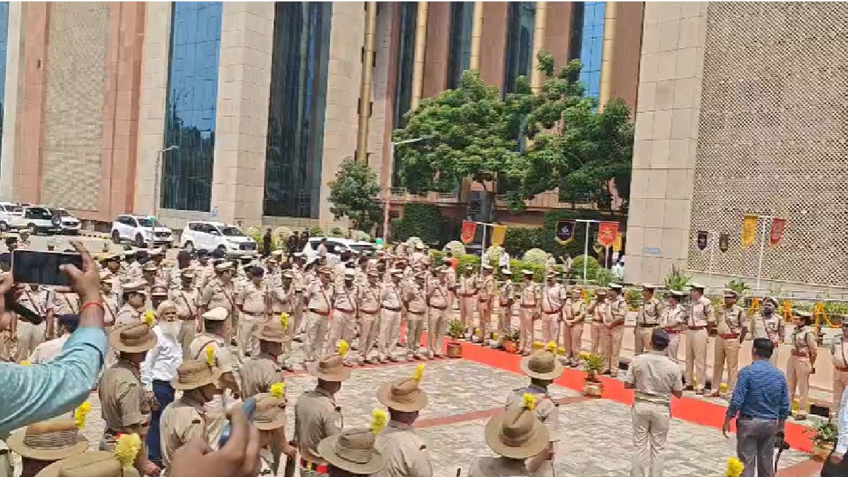 80वें स्वतंत्रता दिवस पर पुलिस मुख्यालय में फहराया तिरंगा, DGP विनय कुमार ने दिलाया सुरक्षा का संकल्प